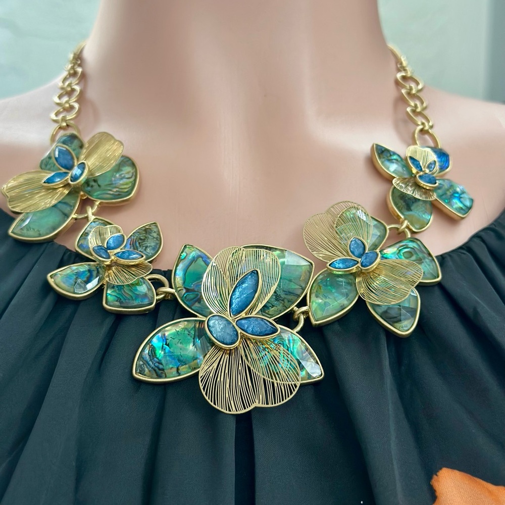 An outstanding 
with this stunning flower necklace from lonna & lilly.